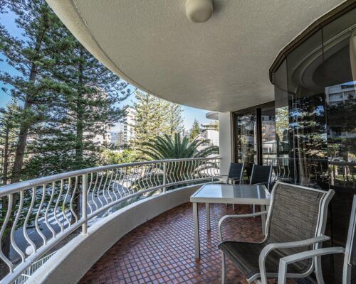 broadbeach-gold-coast-standard-apartments15