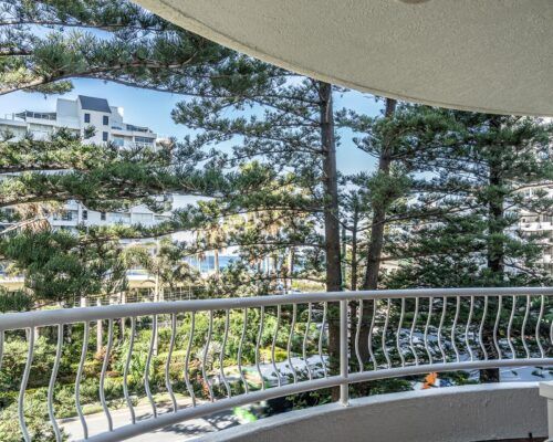 broadbeach-gold-coast-standard-apartments17