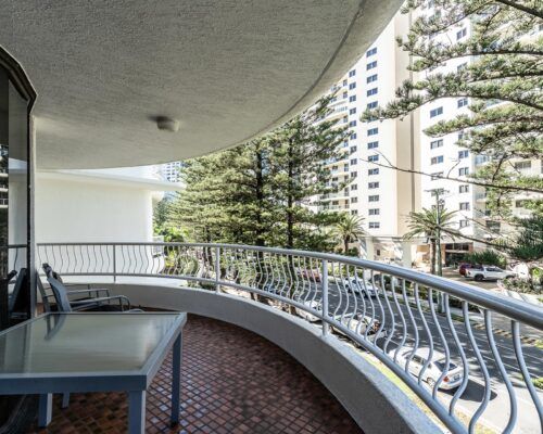 broadbeach-gold-coast-standard-apartments18